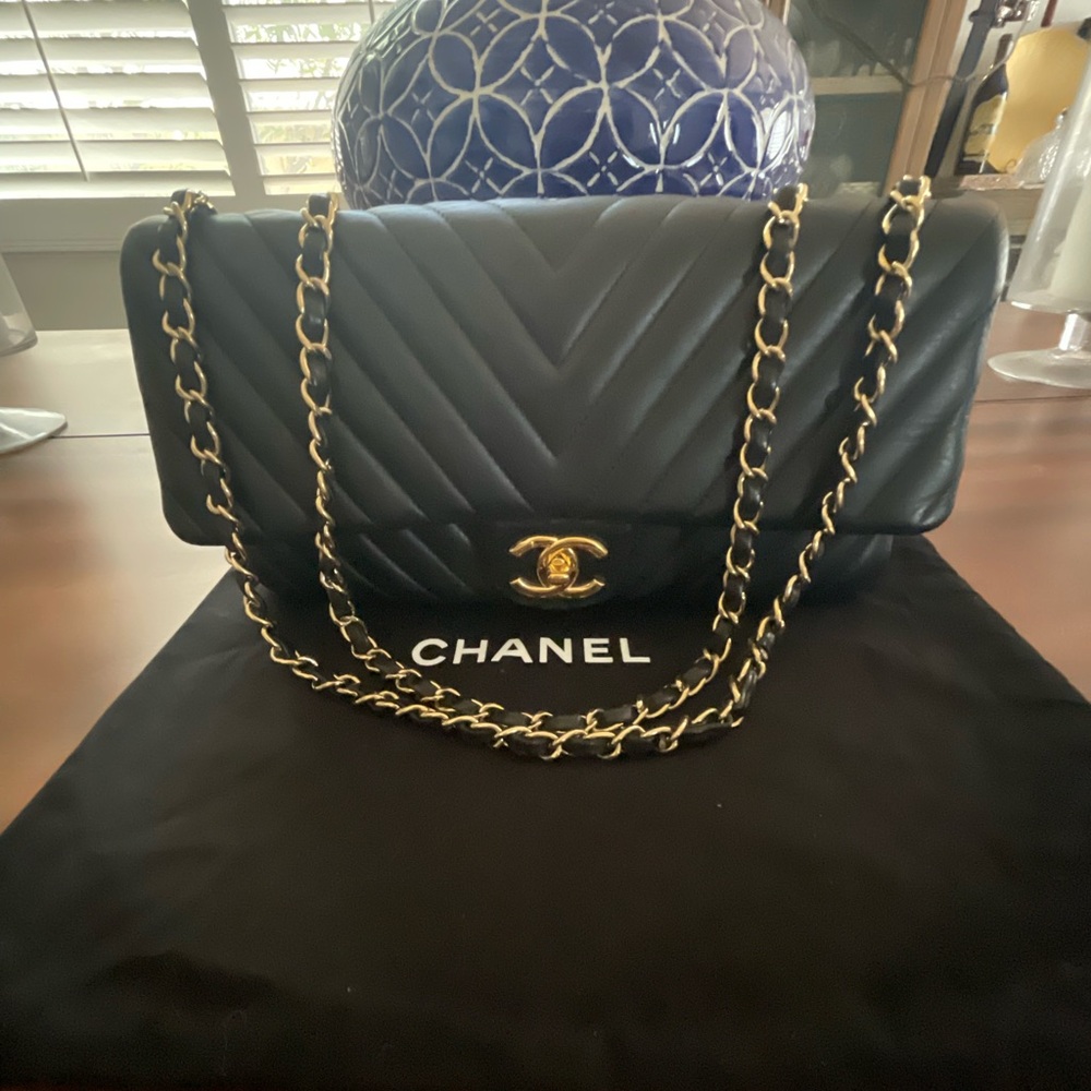 Authentic Chanel lambskin/calfskin large black chevon single flap shoulder bag